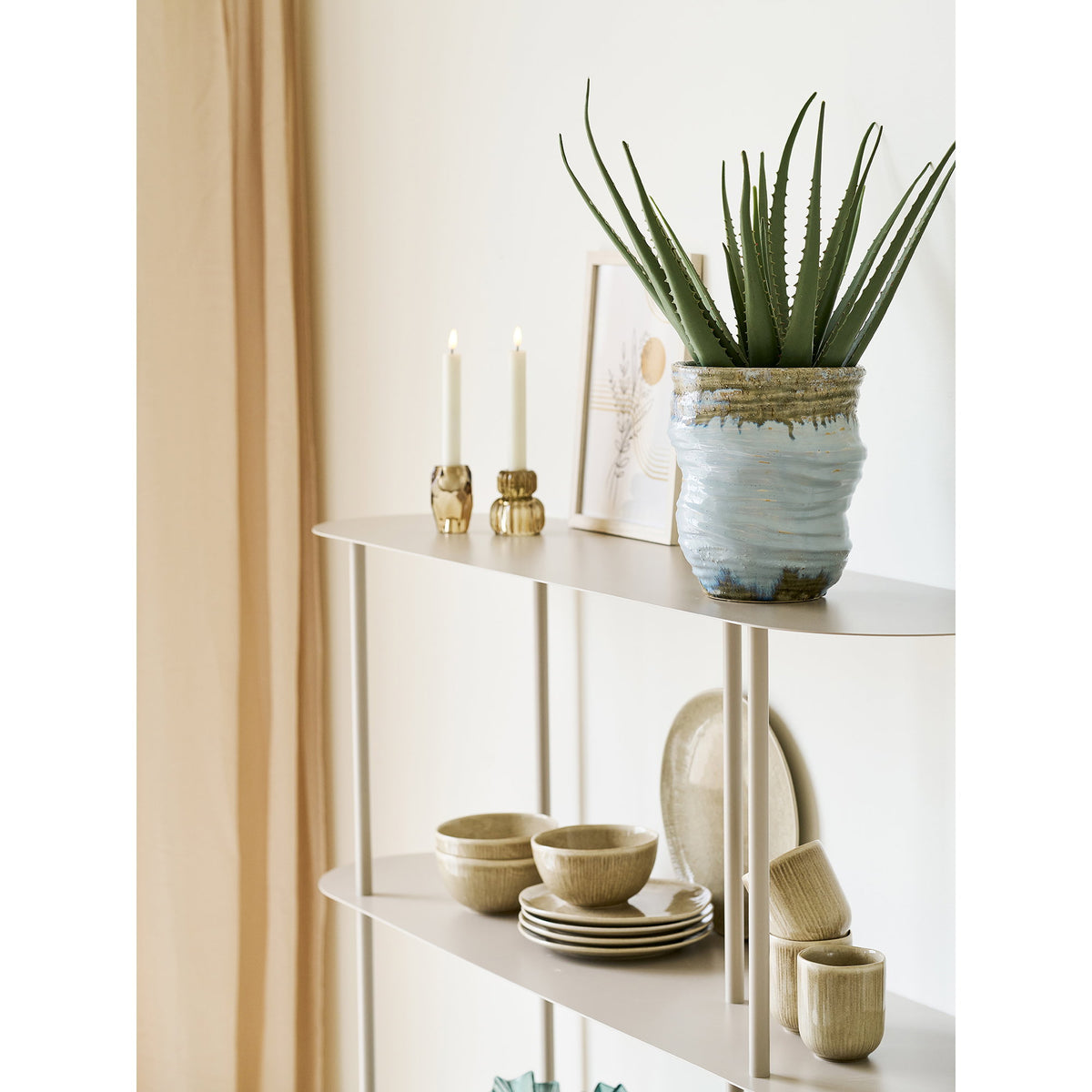 
Grosses, asymmetrisches Design Regal „Riety“