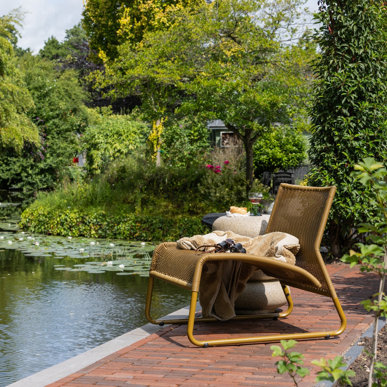 
Design Outdoor Lounger "West" - Honey-yellow