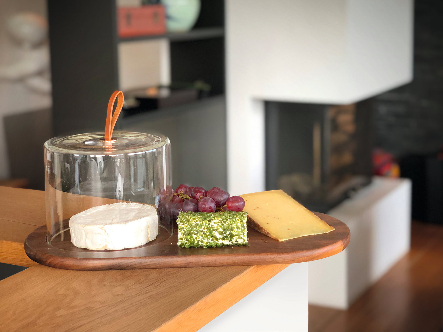 
Cheese plate design "Walnut" with glass dome, made of walnut wood