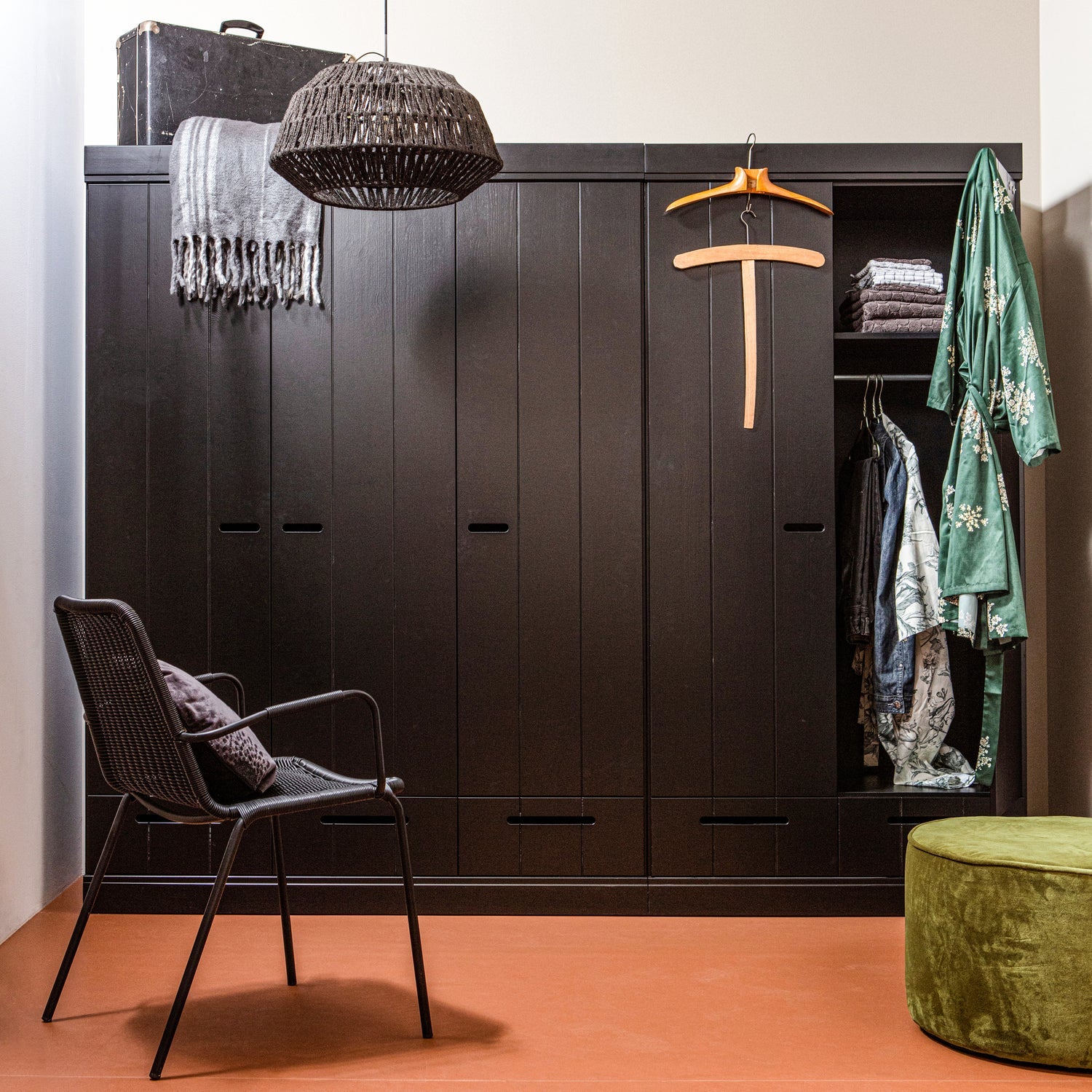 
Design Kleiderschrank „Connect“, 3-türig - Schwarz