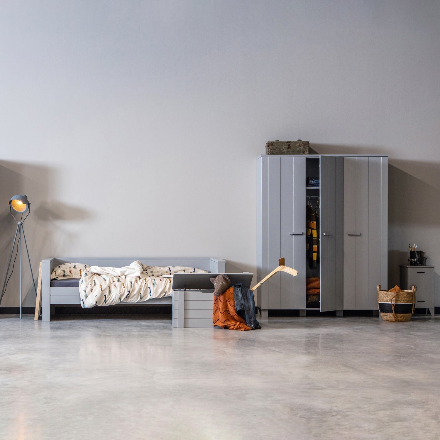 
Design Kleiderschrank „Dennis II“, 2-türig - Betongrau