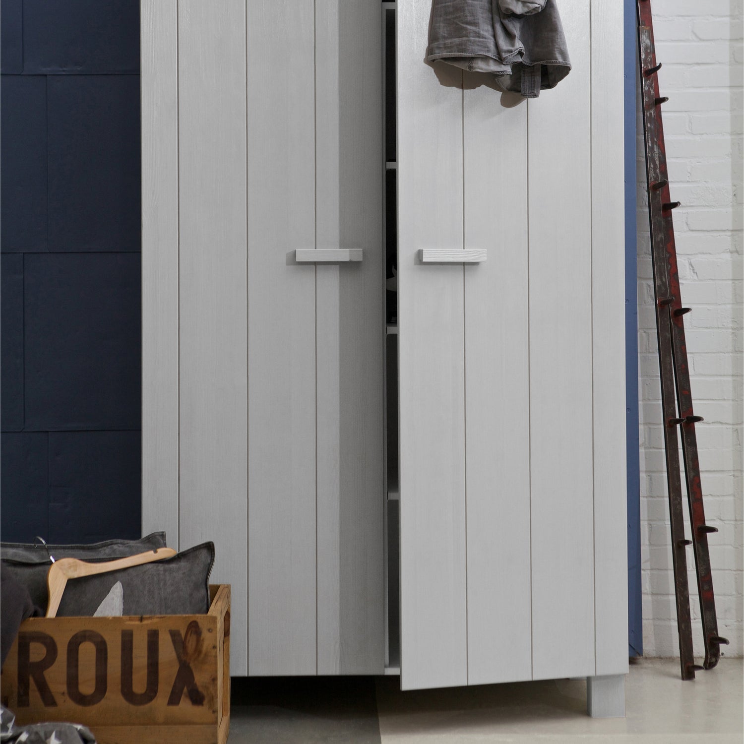 
Design Kleiderschrank „Dennis“, 2-türig - Betongrau