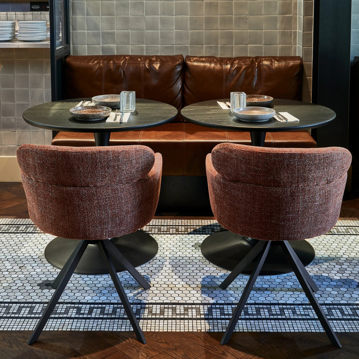 
Sedia di design girevole con braccioli «Fenno» - Tessuto strutturato Chestnut