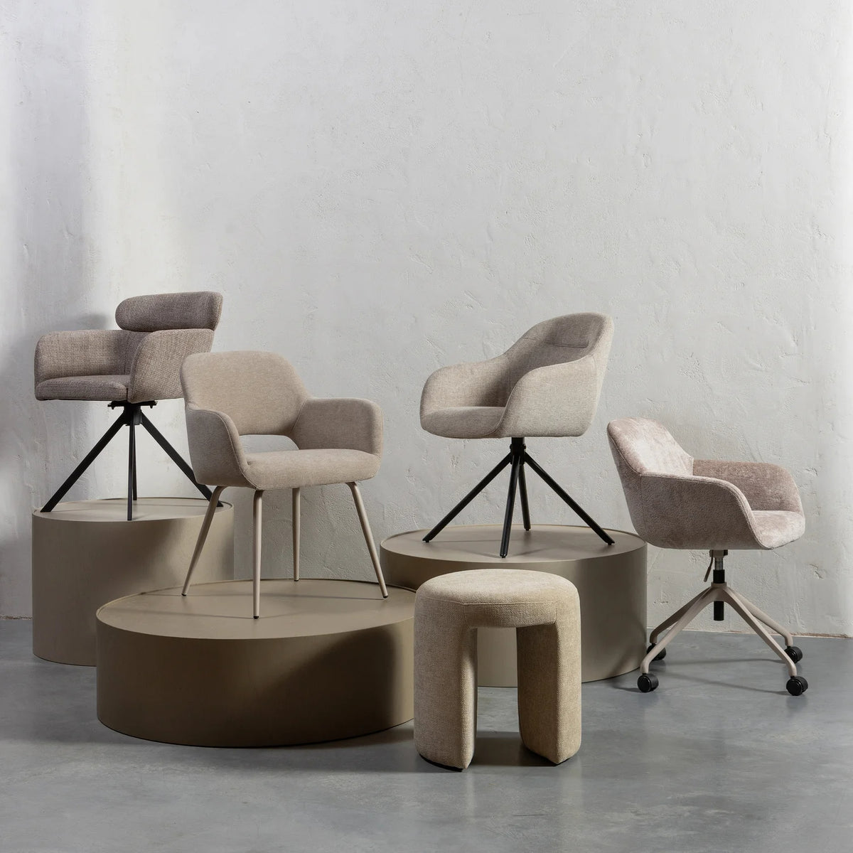 
Sedia di design girevole con braccioli «Fenno» - Tessuto strutturato Sabbia