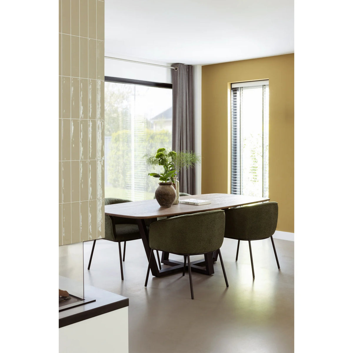 
Sedia di design con braccioli «Leona» - Verde bouclé