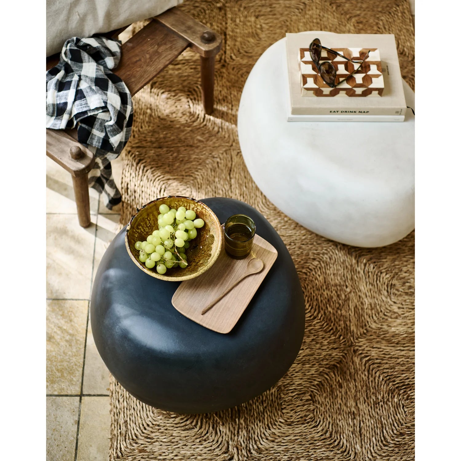 
In-/Outdoor Design Beistelltisch „Pebble“, verschiedene Grössen - Anthrazit / Ø 50 x 35 cm