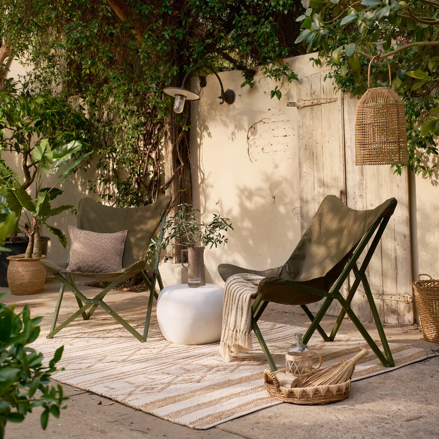 
In-/Outdoor Design Beistelltisch „Pebble“, verschiedene Grössen - Weiss / Ø 50 x 35 cm