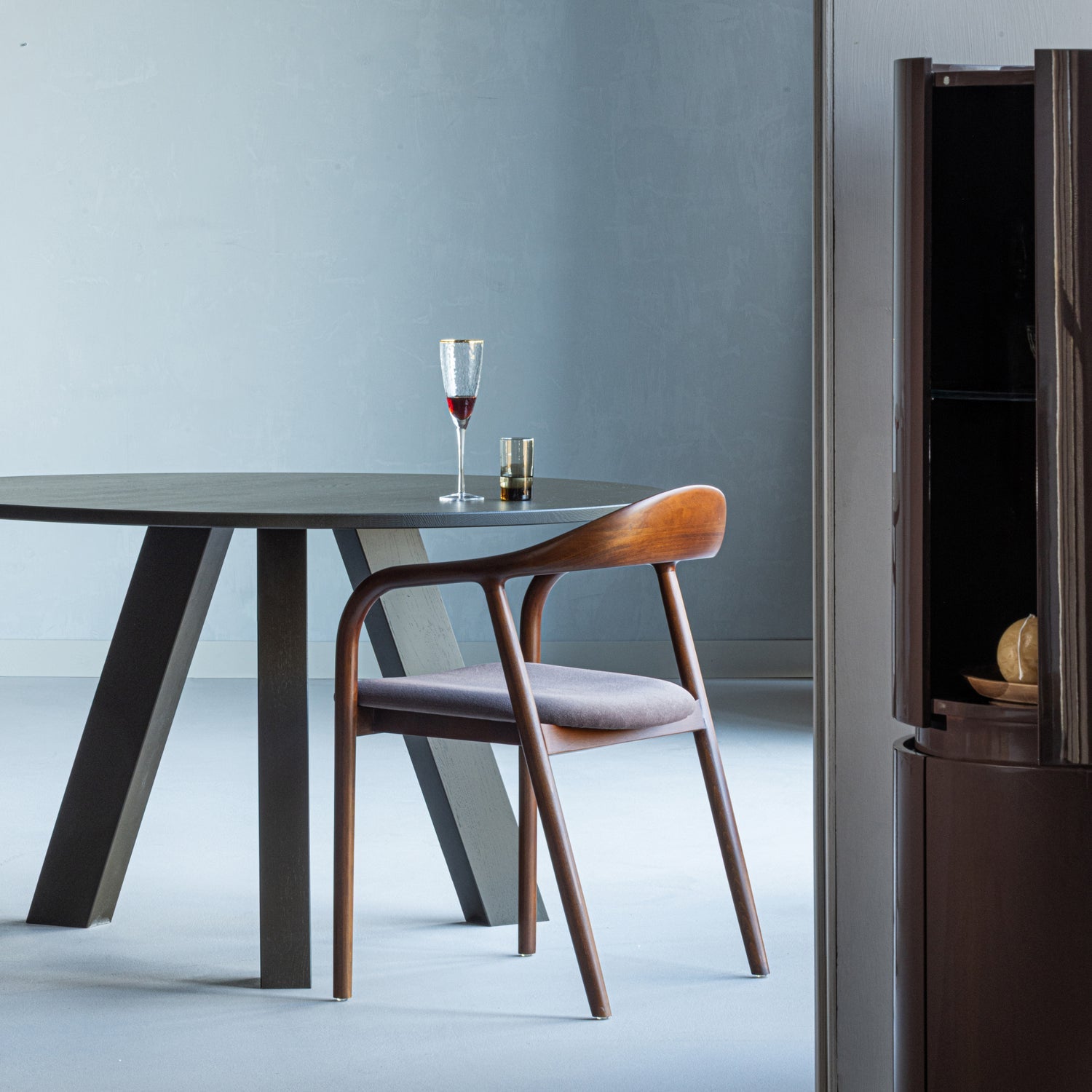 
Massiver, runder Design Esstisch „Rhondal“, verschiedene Grössen - Mittelbraun / Ø 130 cm