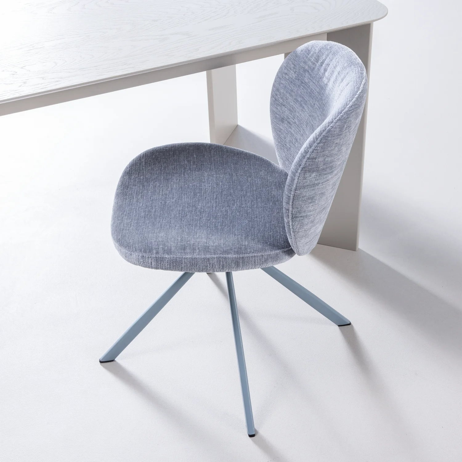 
Designer Dining Chair "Femko" with Swivel Function - Chenille Light Blue