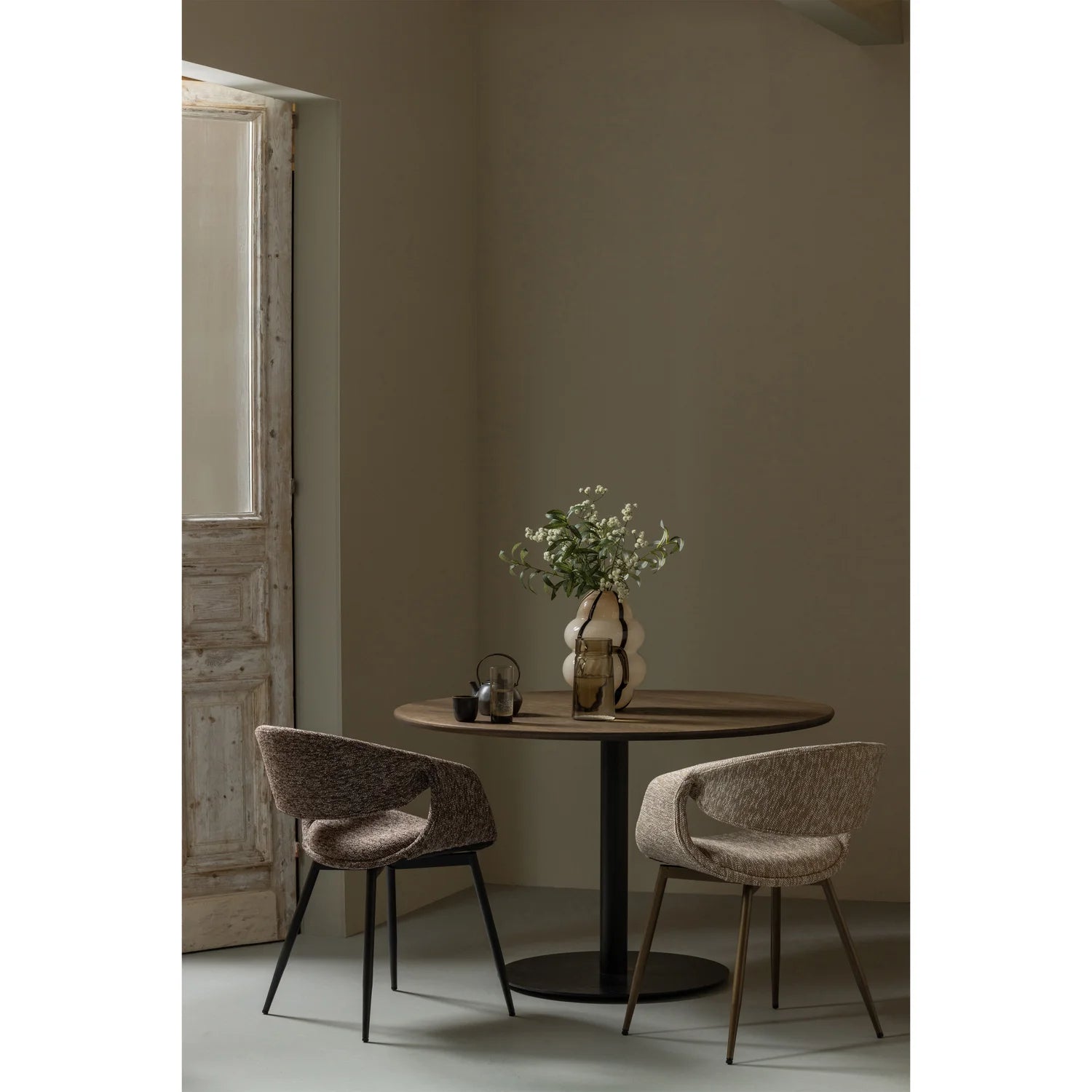 
High-Quality Armchair "Yosso" - Taupe/Black