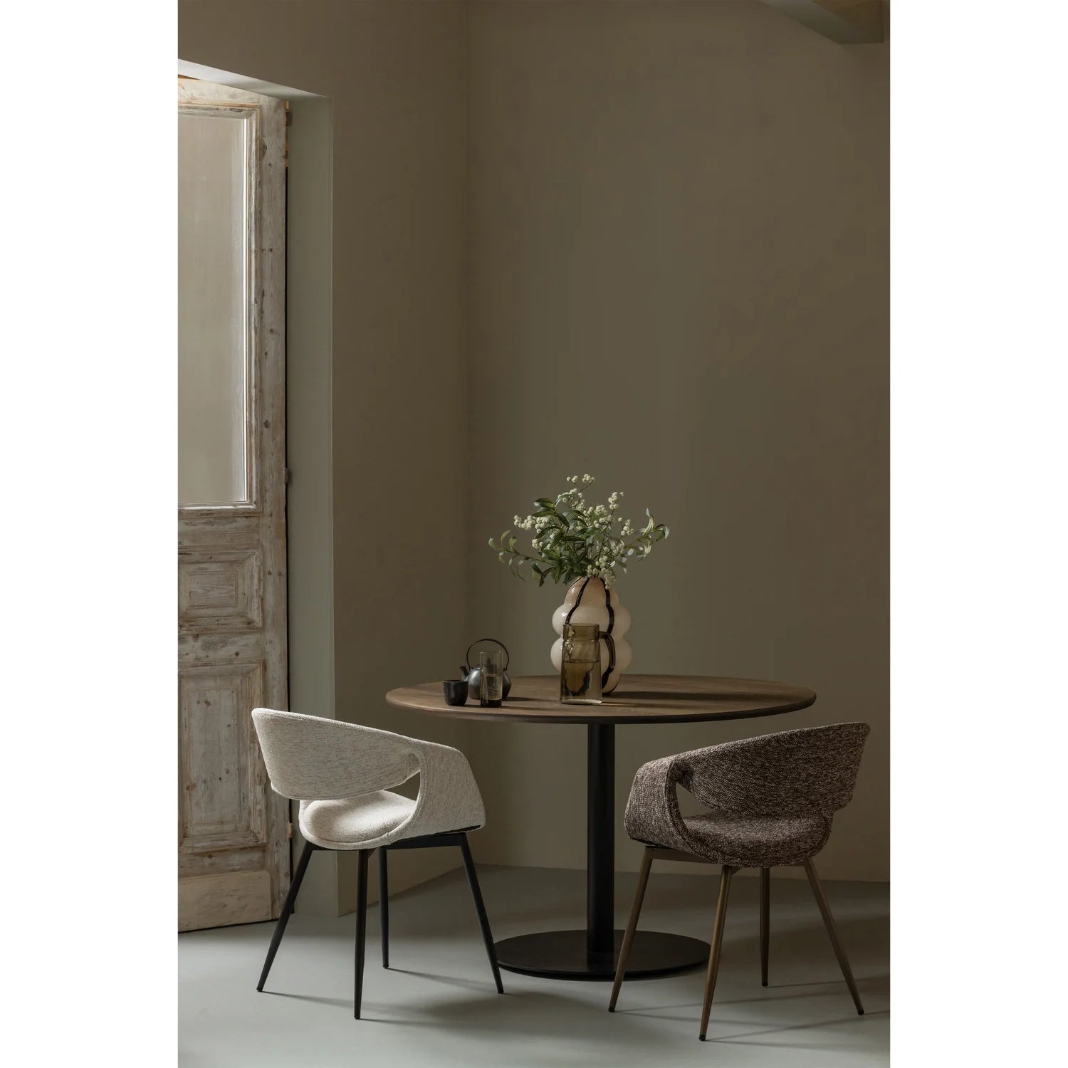 
High-Quality Armchair "Yosso" - Ecru/Black