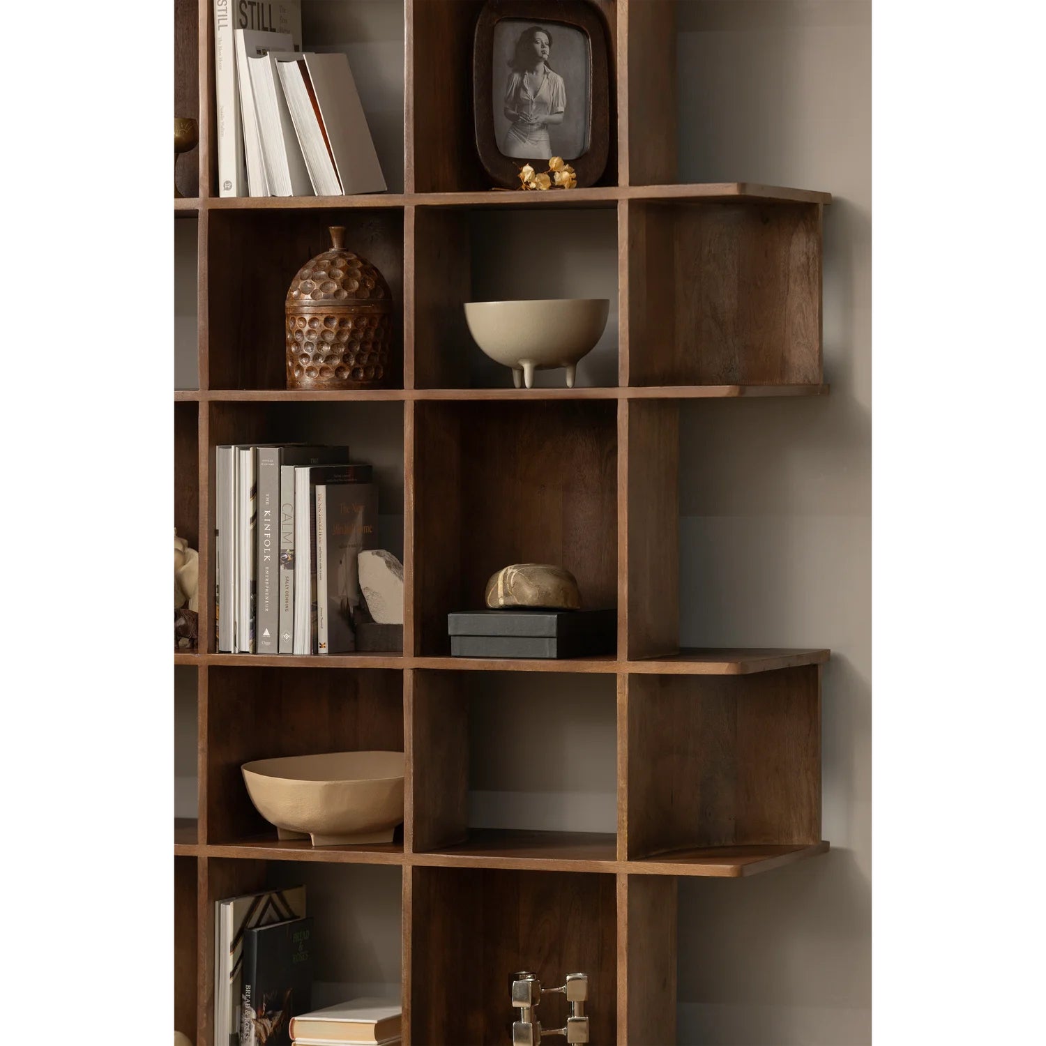 
Grande étagère "Sinno" au design robuste