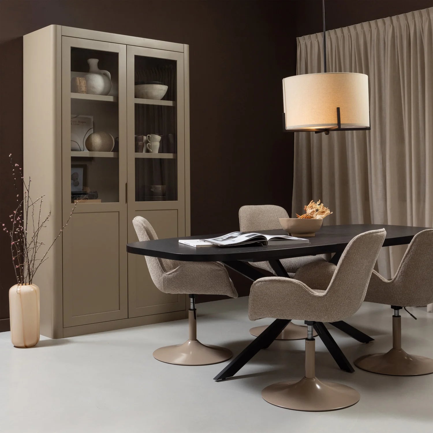 
Large "Gunaro" Design Display Cabinet Made from Sustainable Solid Wood - Taupe matte