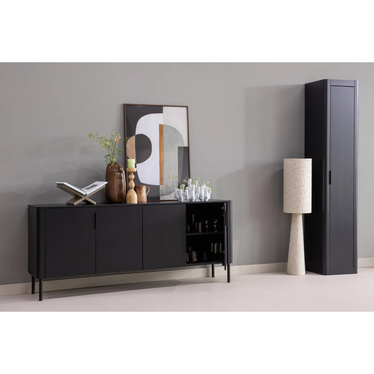 
Design Aufbewahrungsschrank „Gunaro“ aus nachhaltigem Massivholz - Schwarz matt
