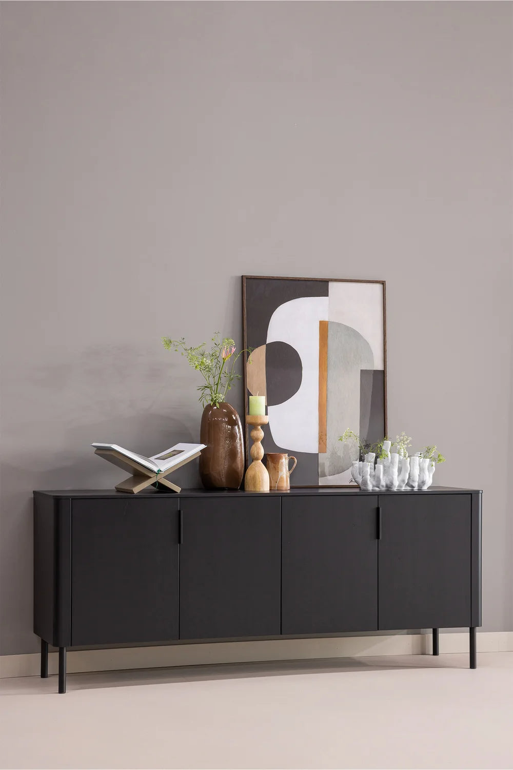 
Design Sideboard „Gunaro“ aus nachhaltigem Massivholz - Schwarz matt
