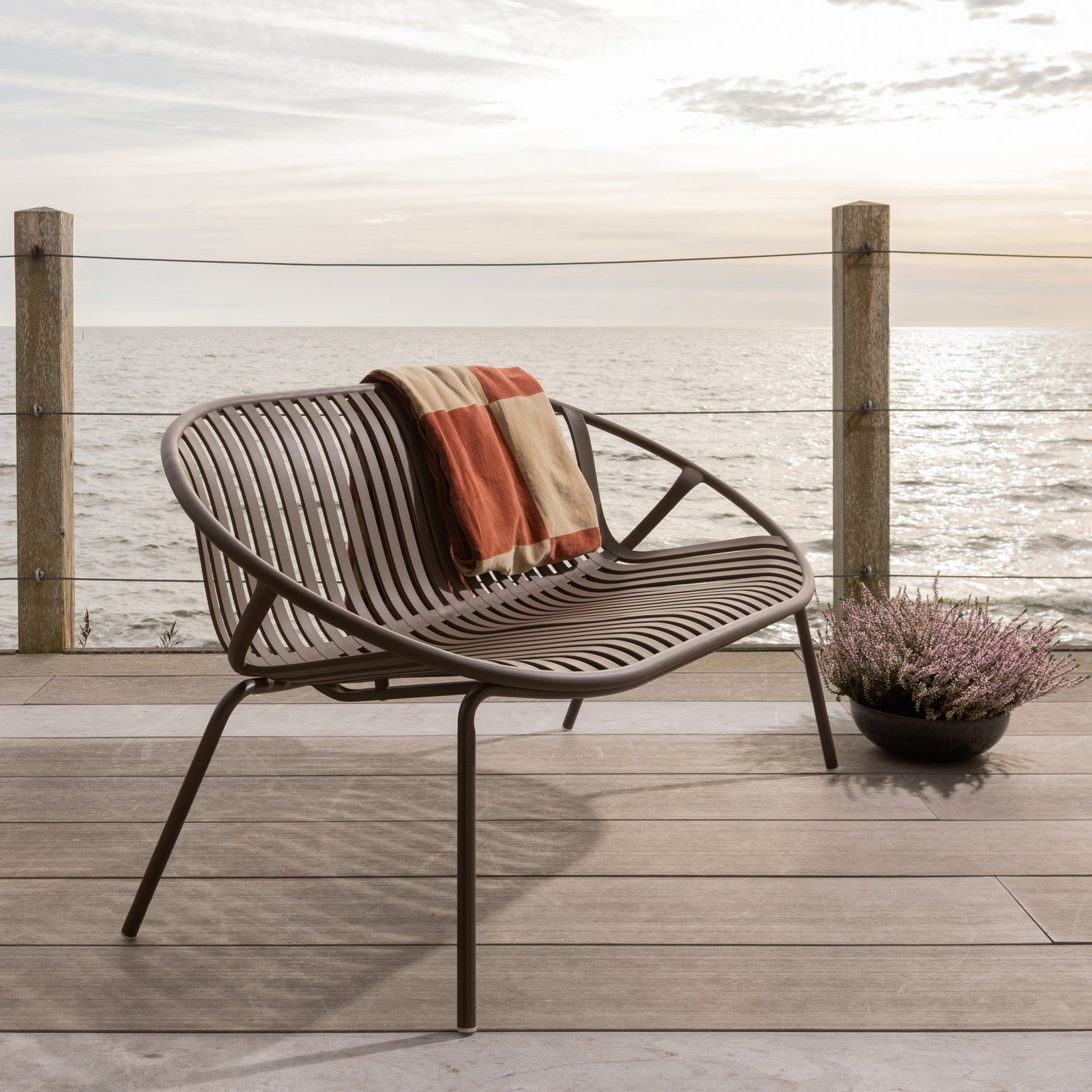 
Banc de jardin 2 places design « Bruce » - Brun-violet