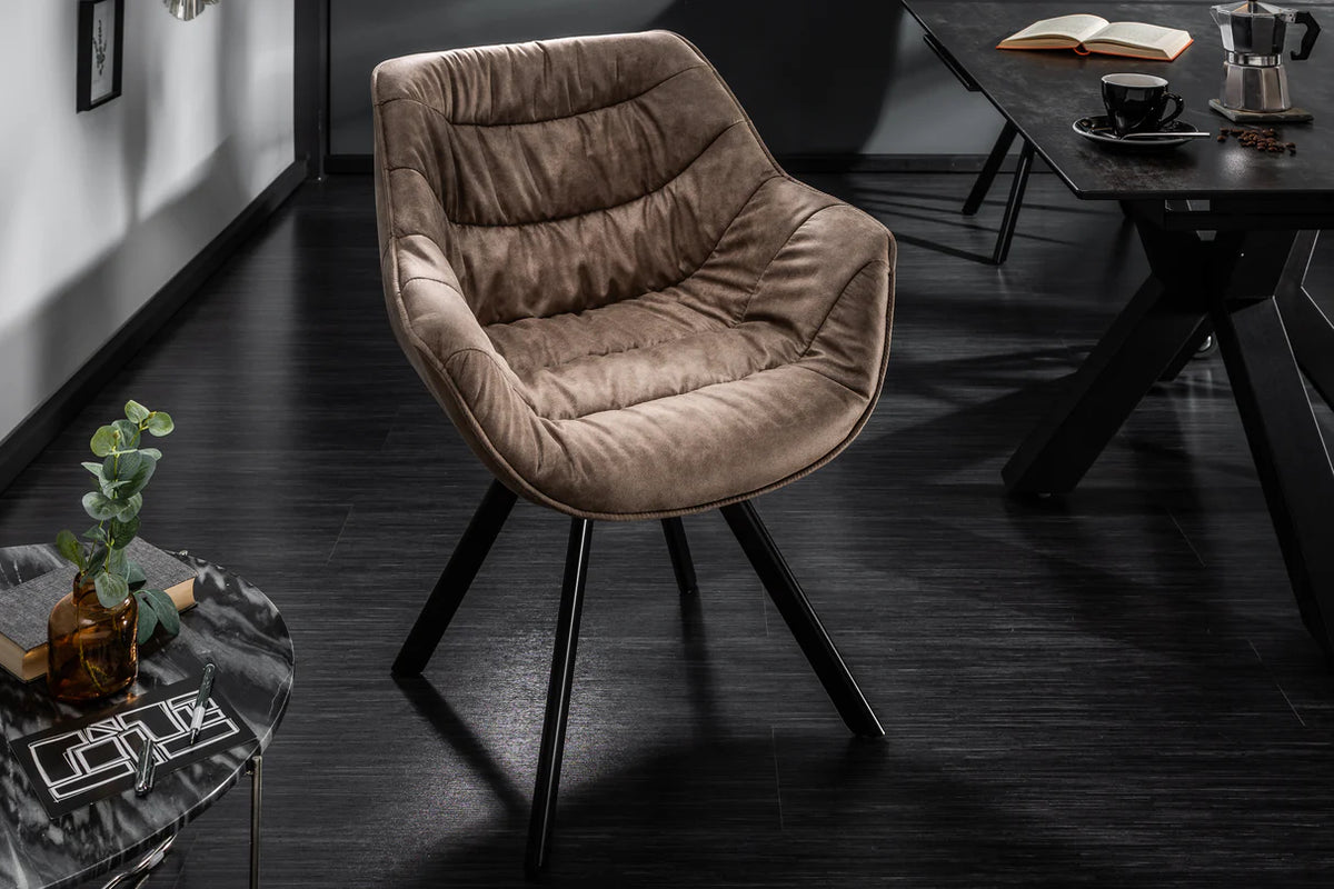
Poltrona di design con braccioli “Dutch” con rivestimento in velluto - Talpa