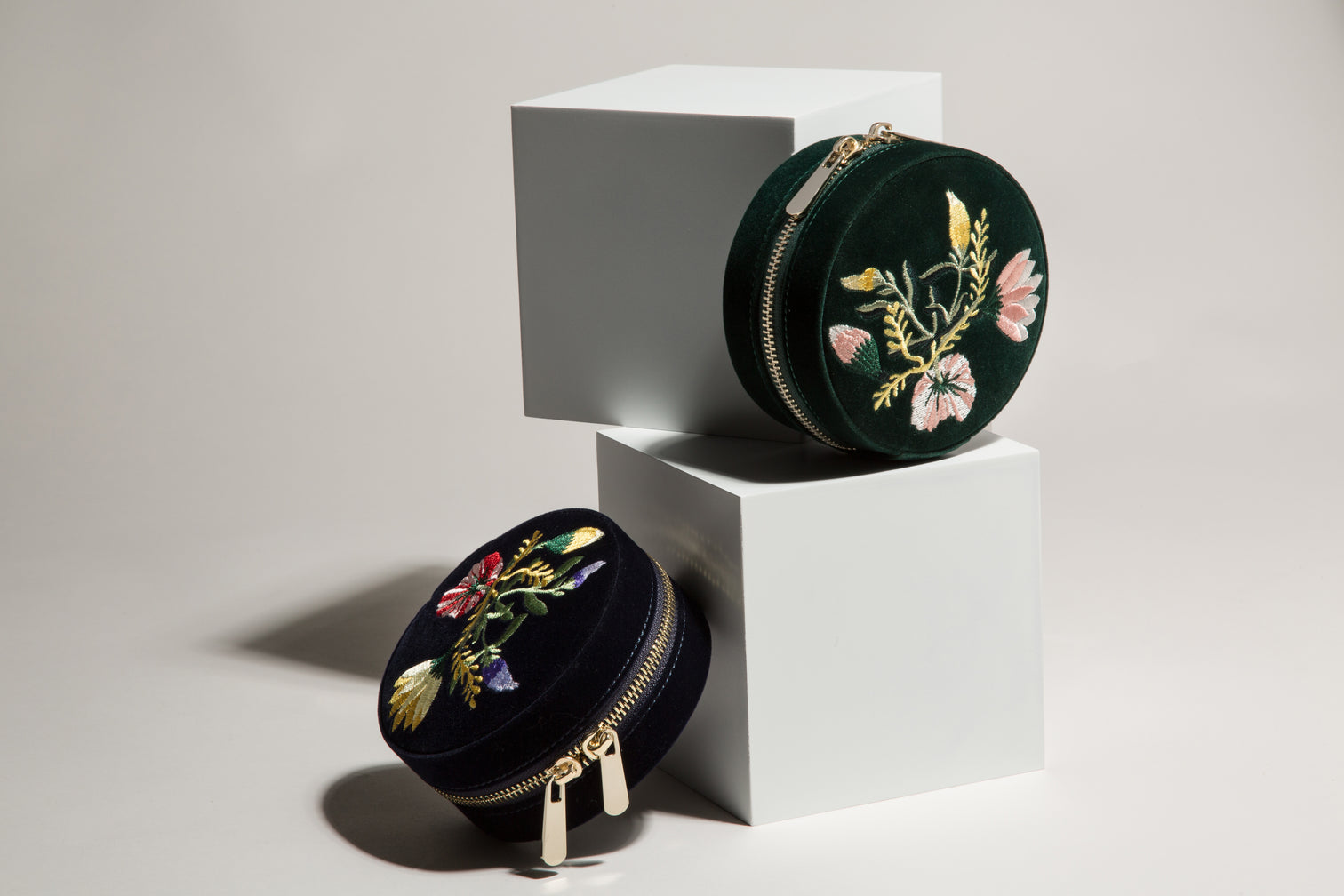 
Designer jewelry box "Zoe Travel Round" - Indigo