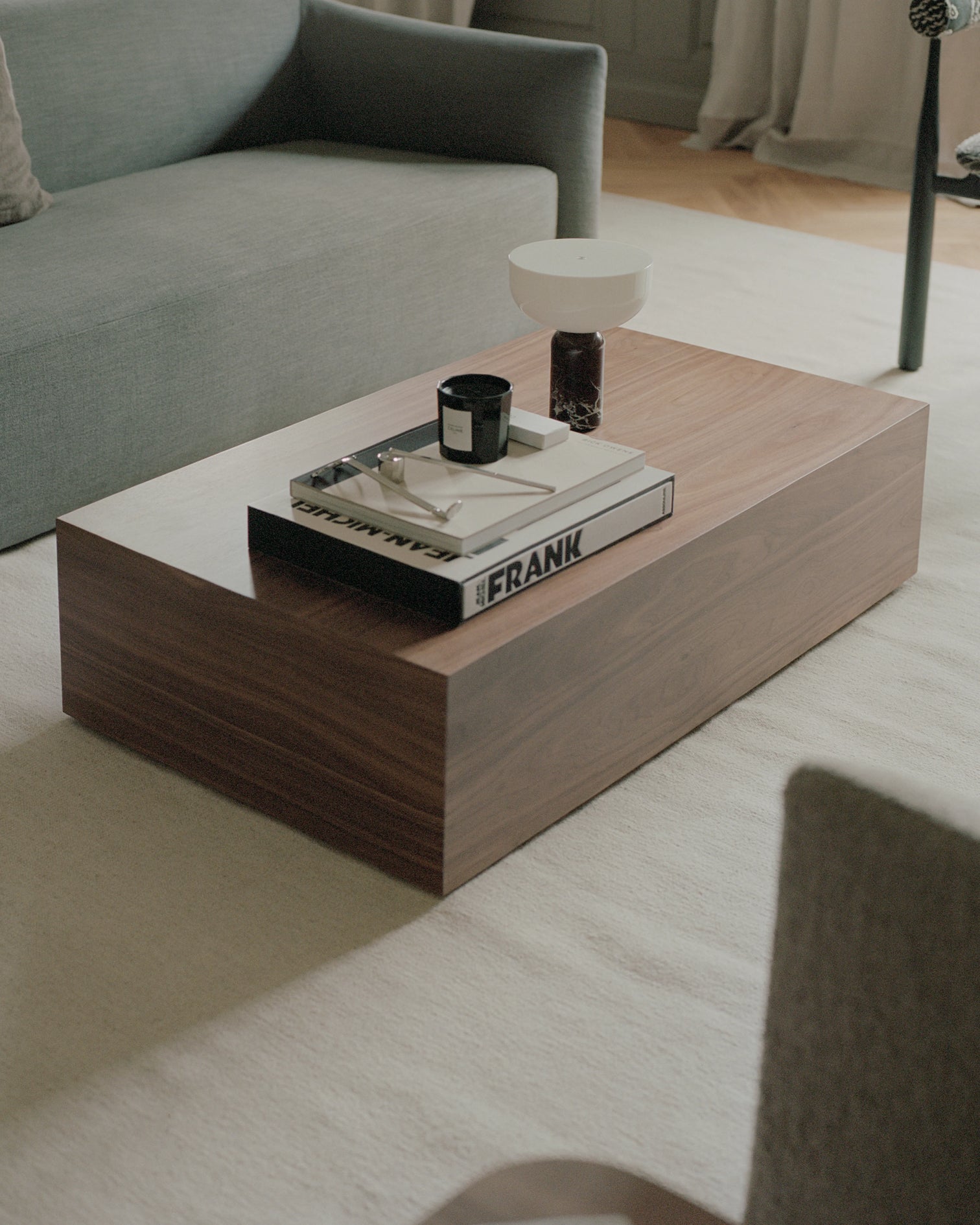 
Table basse design « Mass » Noyer - 103 x 60 x hauteur 27 cm