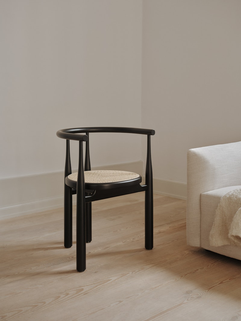 
Fauteuil design massif « Bukowski » - Hêtre teinté et cannage