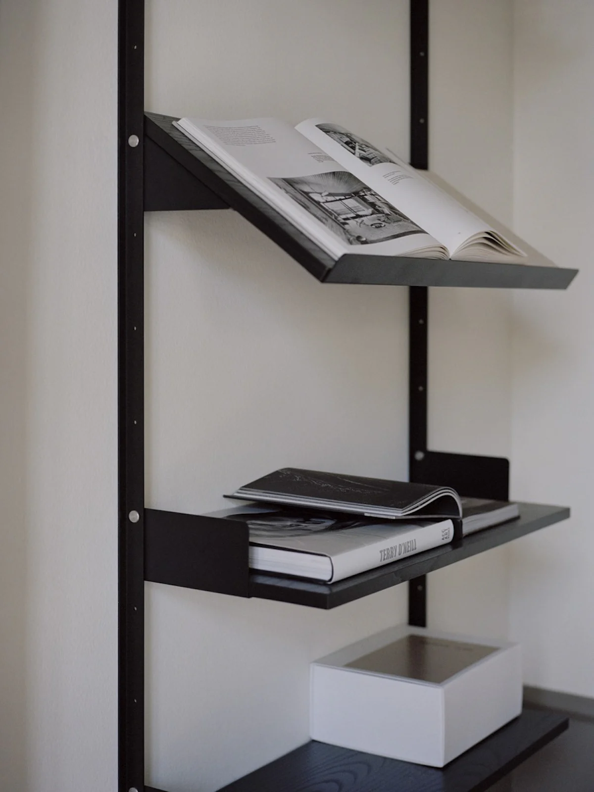 
Étagère murale modulaire « New Works Living » - Frêne / Noir