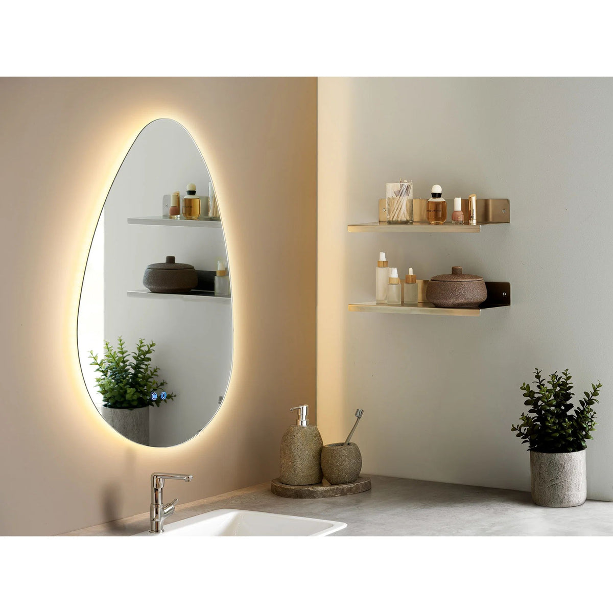 
Specchio da parete di design «Kiama» con illuminazione LED