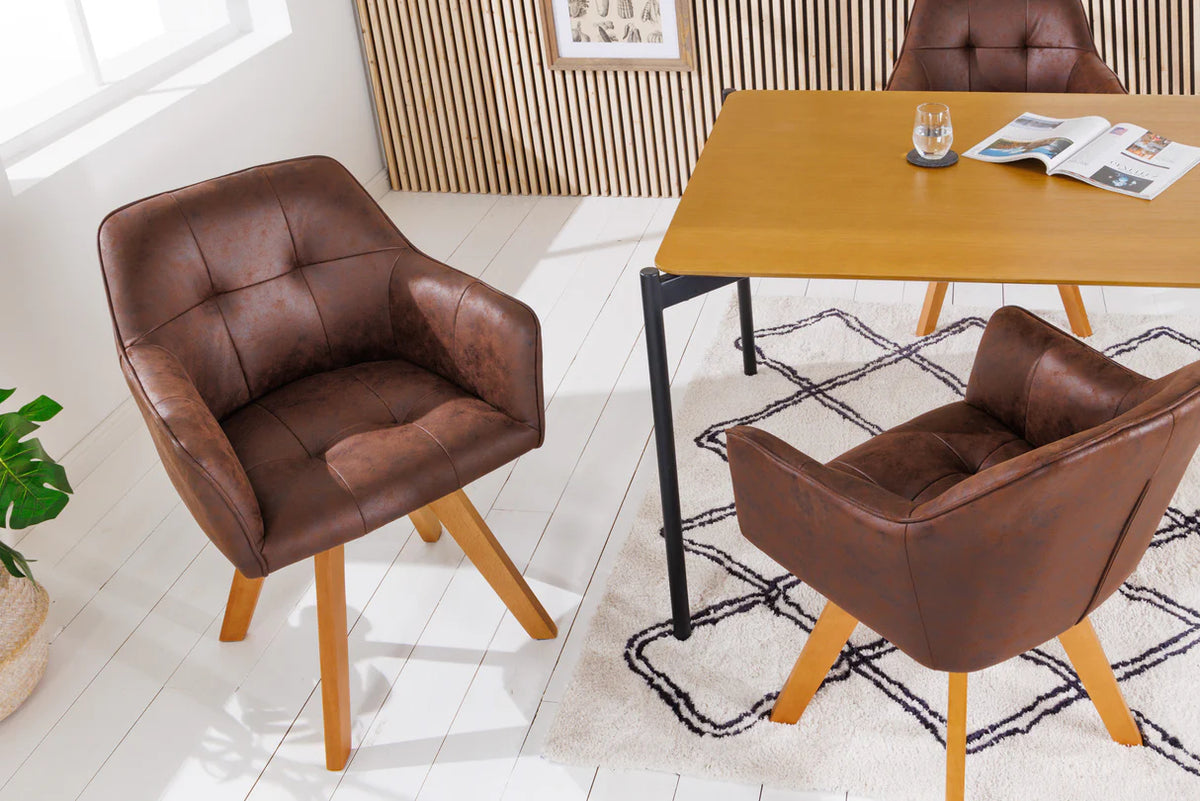 
Poltroncina girevole con braccioli „Titto“ - Legno massello di faggio/ Marrone Antico