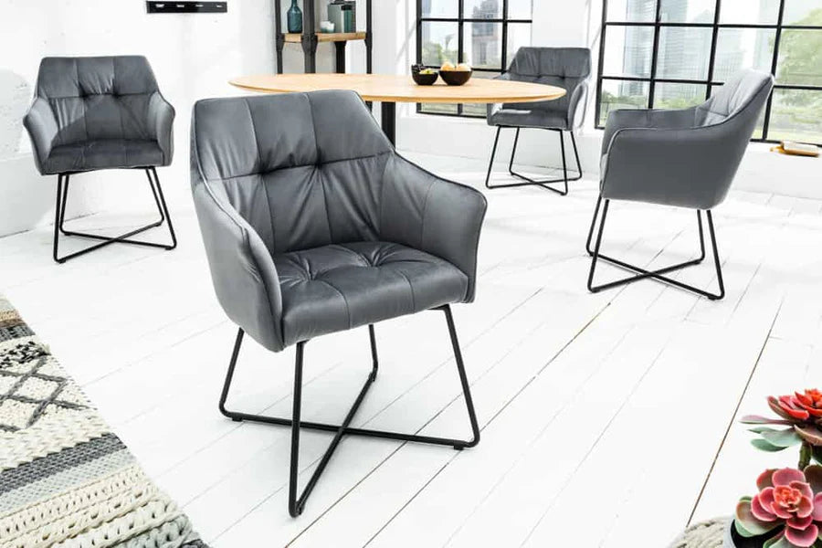 
Poltroncina con braccioli effetto velluto „Lofty“ - Seta grigio argento