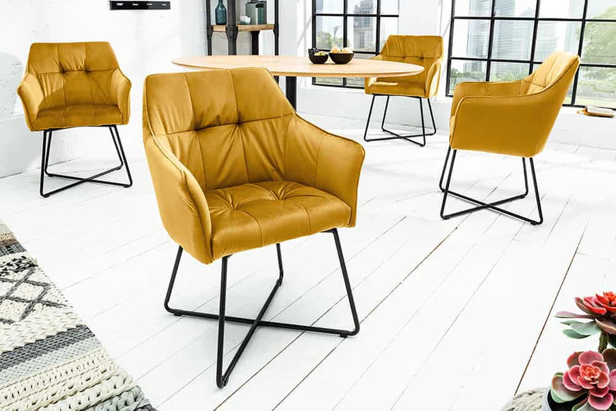 
Poltroncina con braccioli effetto velluto „Lofty“ - Velluto Giallo senape