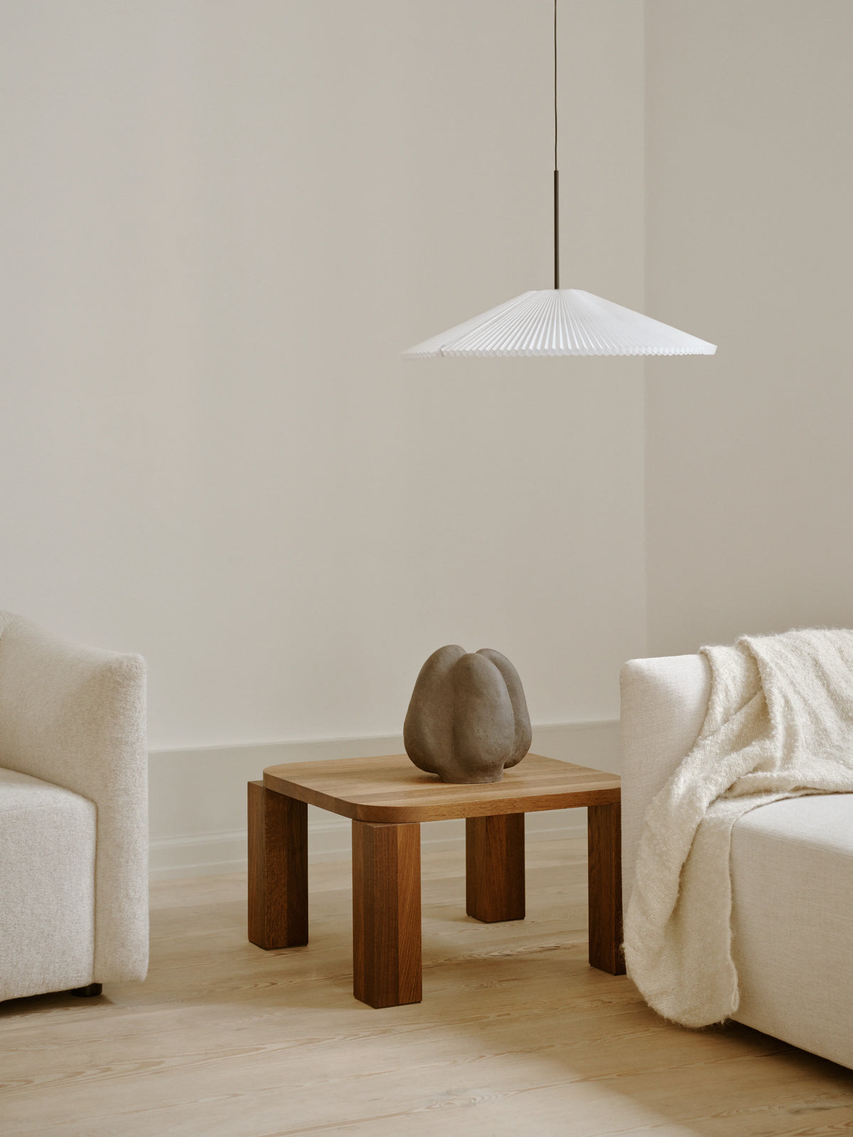 
Designer Solid Wood Side Table "Atlas" - Smoked oak