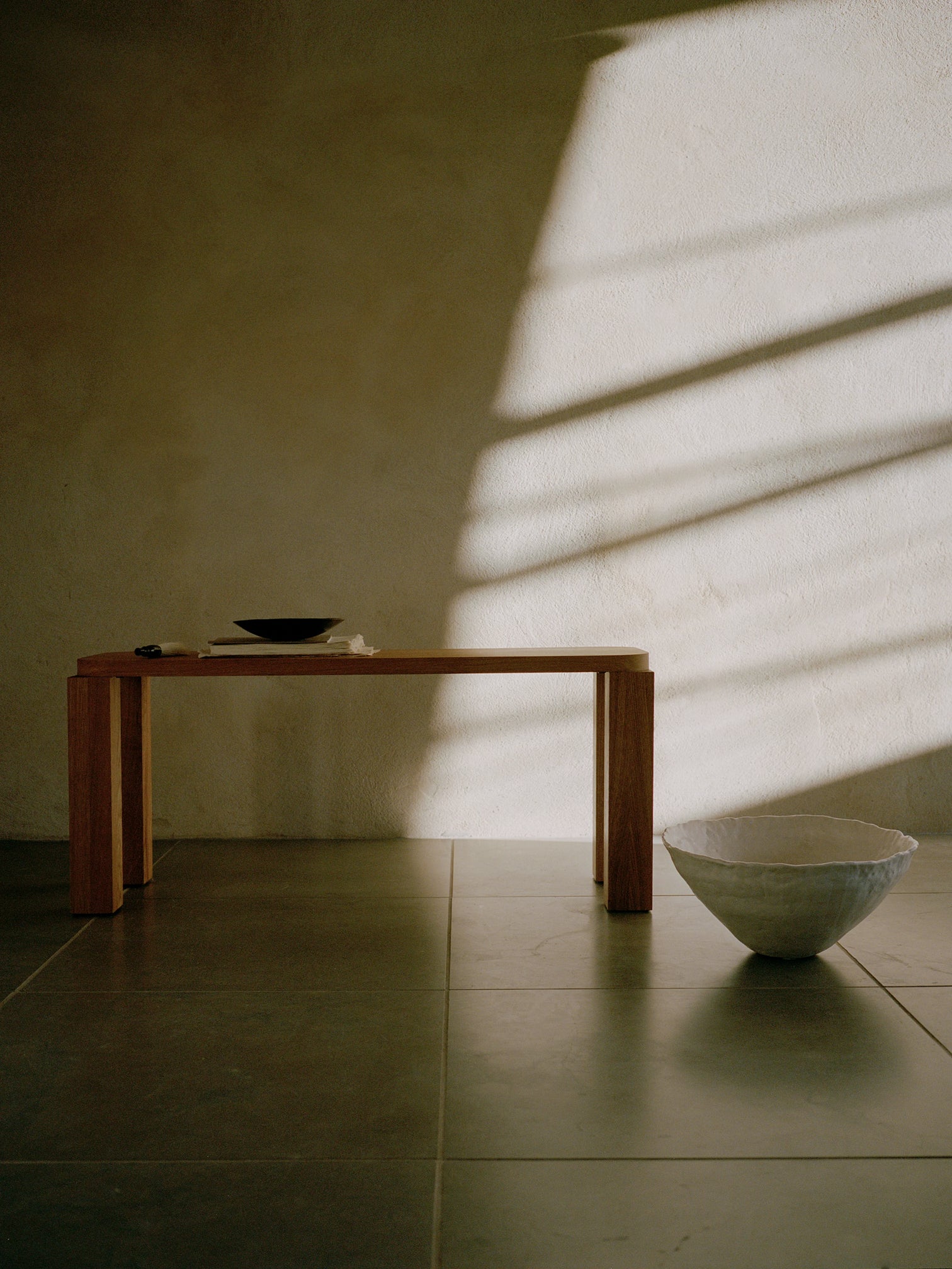 
Banc design en bois massif « Atlas » - 100 x 32 x 46 cm / Chêne naturel huilé