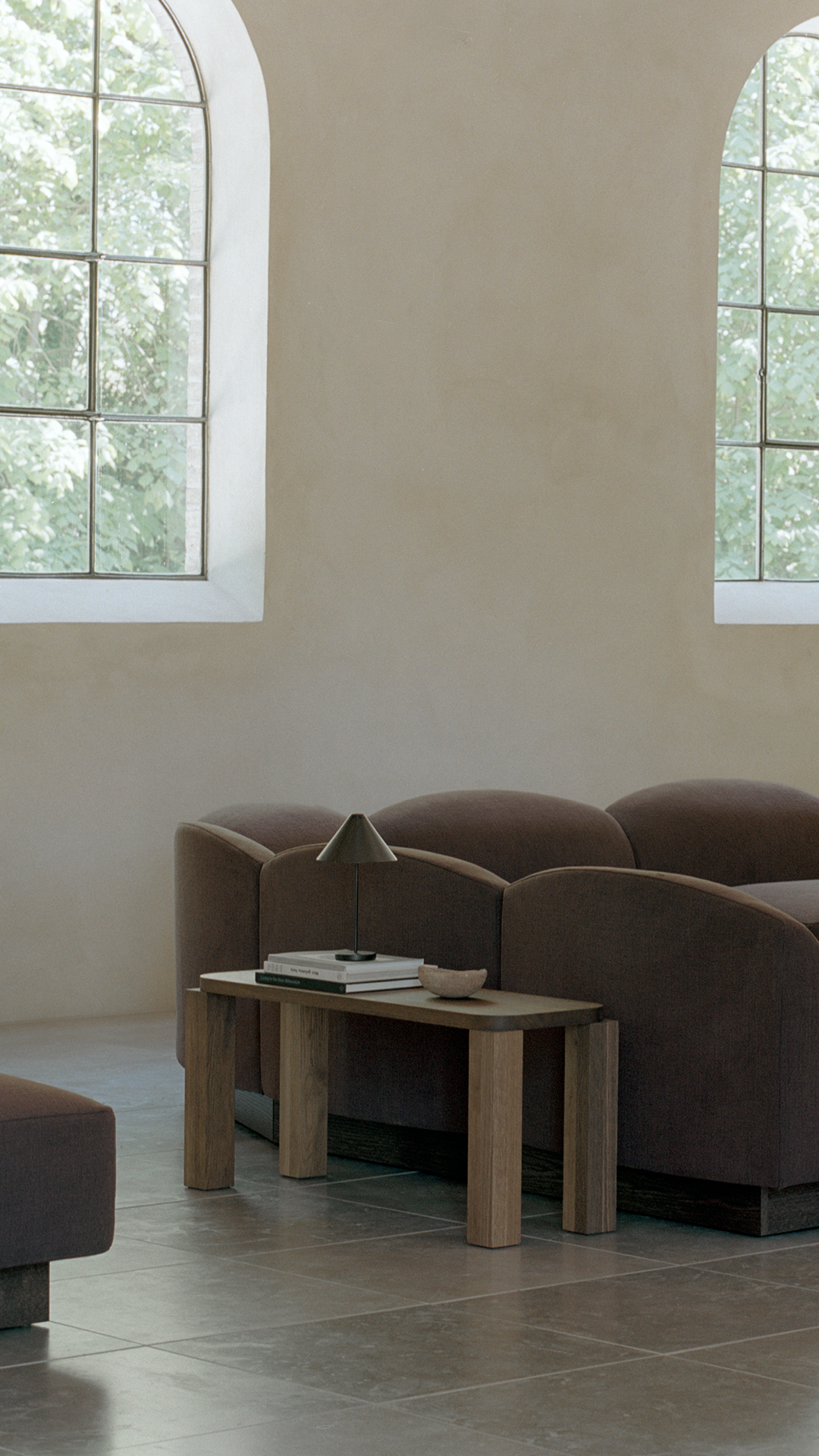 
Banc design en bois massif « Atlas » - 100 x 32 x 46 cm / chêne fumé
