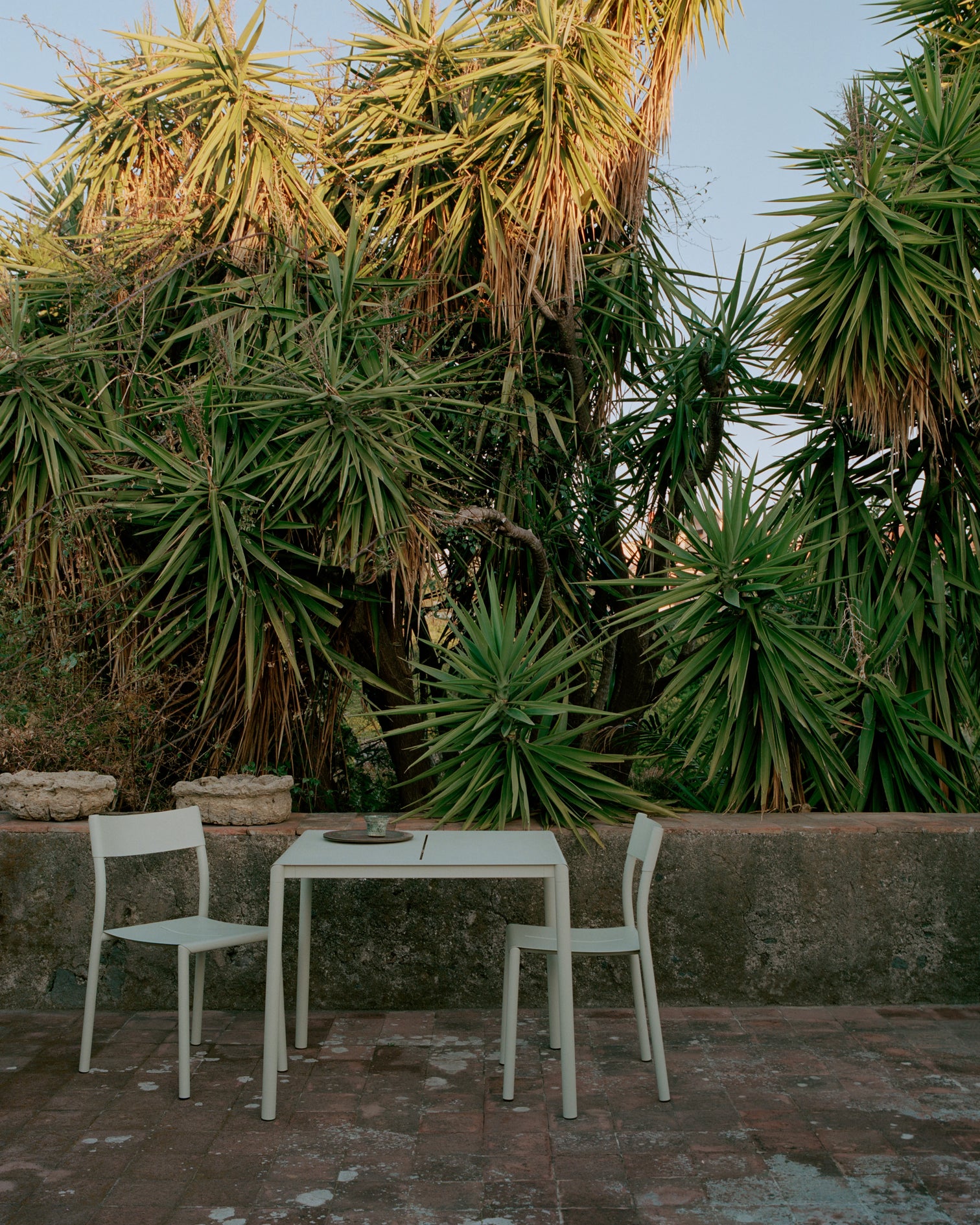 
Table de jardin design « May », différentes tailles - Gris clair / 85 x 85 cm