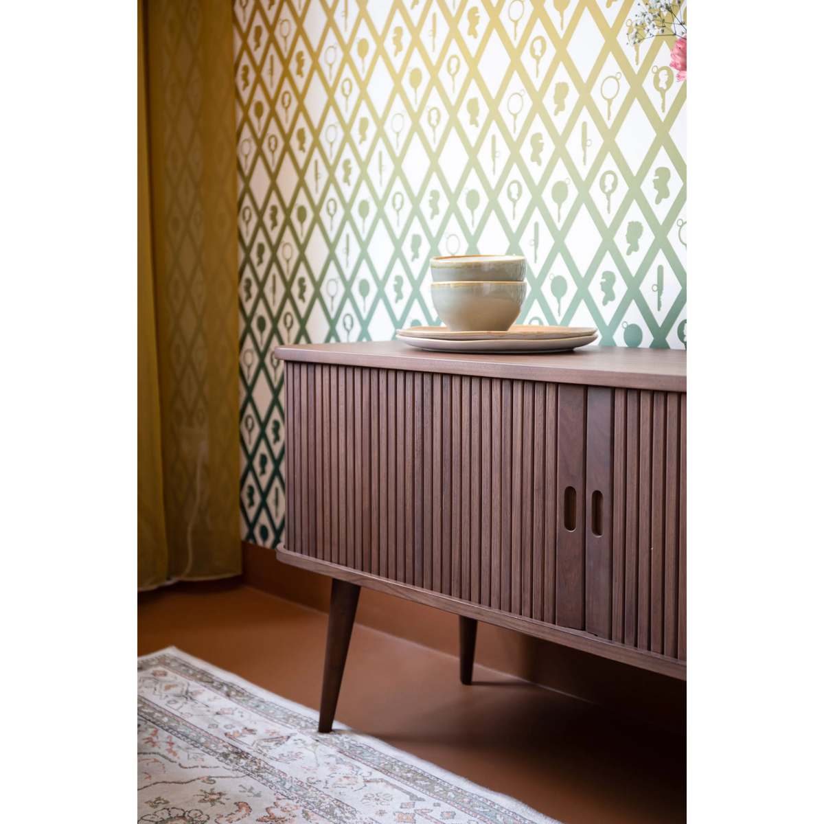 
Madia bassa di design «Barbier» - Nussbaum
