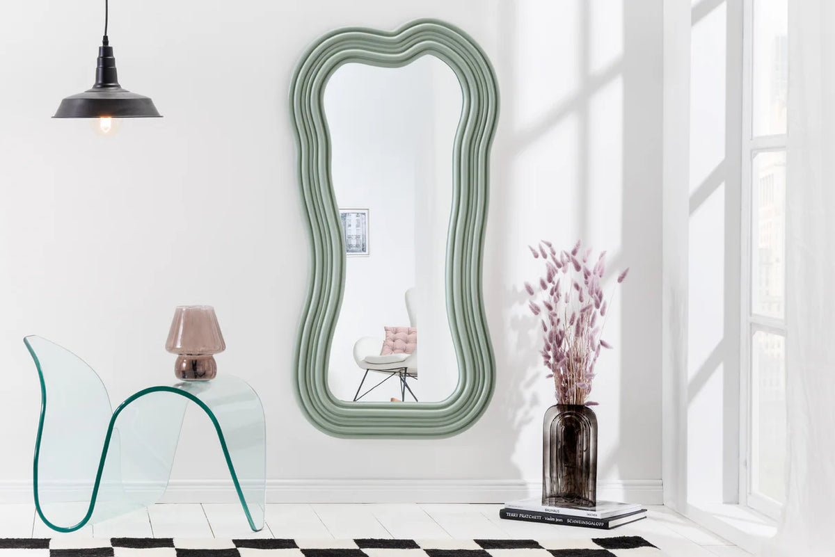 
Specchio da parete di design asimmetrico «Alice» - Verde salvia pastello