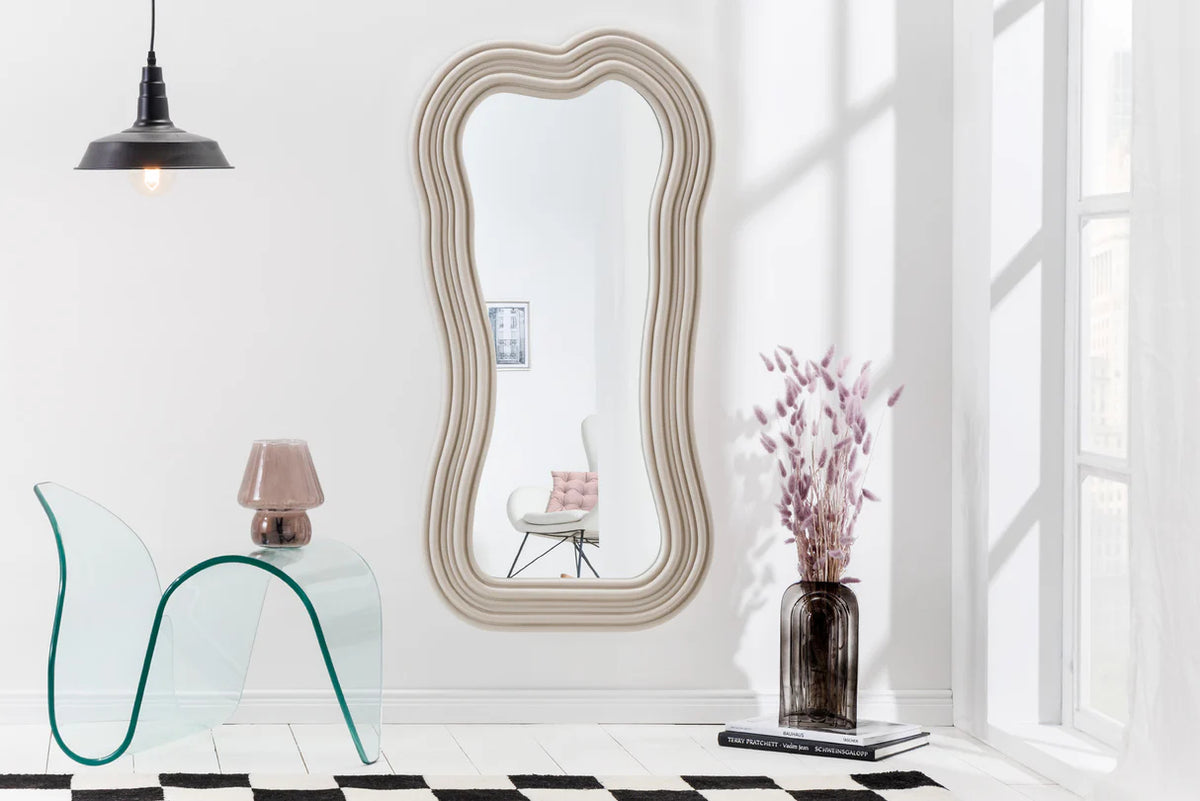 
Specchio da parete di design asimmetrico «Alice» - Grigio beige pastello