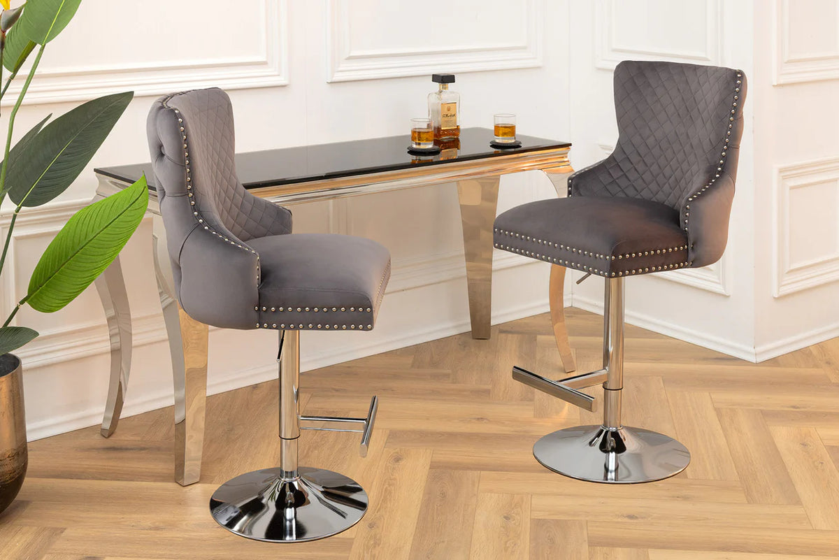 
Höhenverstellbarer Design Barstuhl „Castle Deluxe“ mit Löwenkopf - Edelstahl/Grau