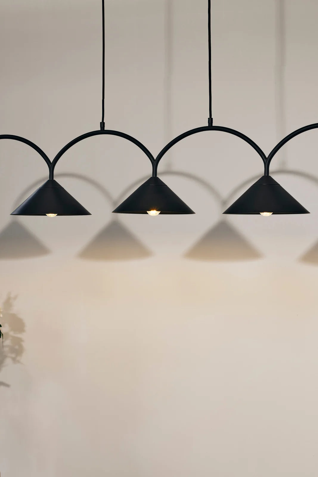 
Design Pendellampe „Curve 5“ - Schwarz