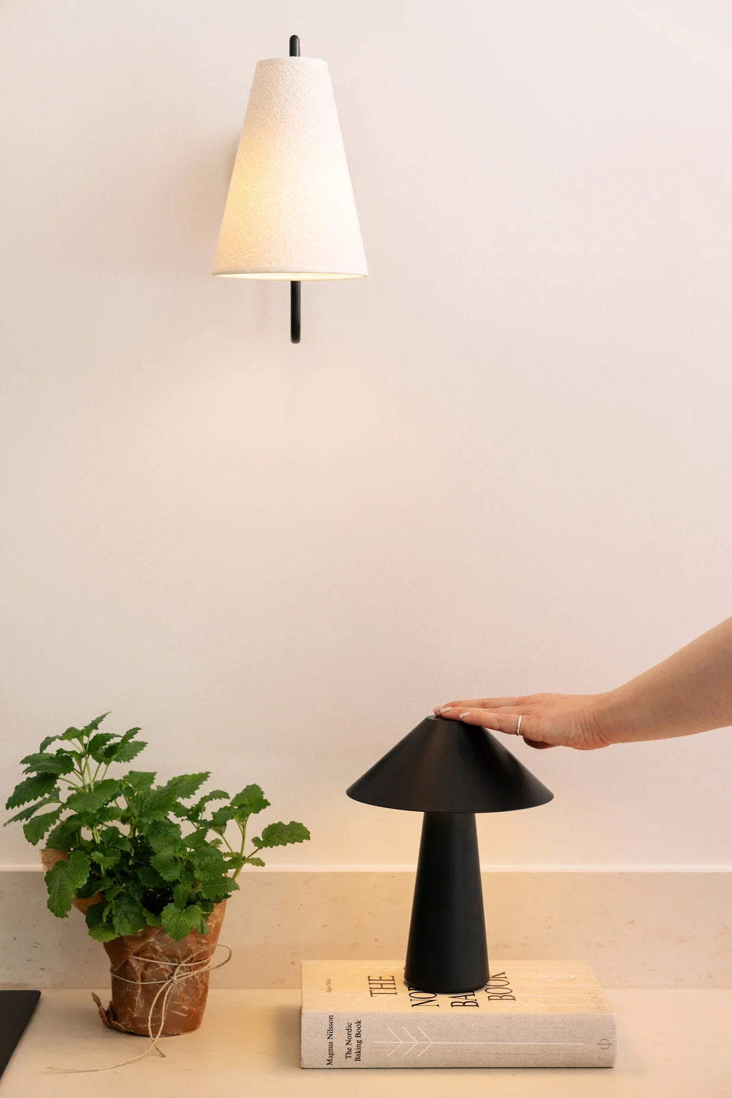 
Tragbare In-/Outdoor LED Tischlampe „Cannes“ - Schwarz