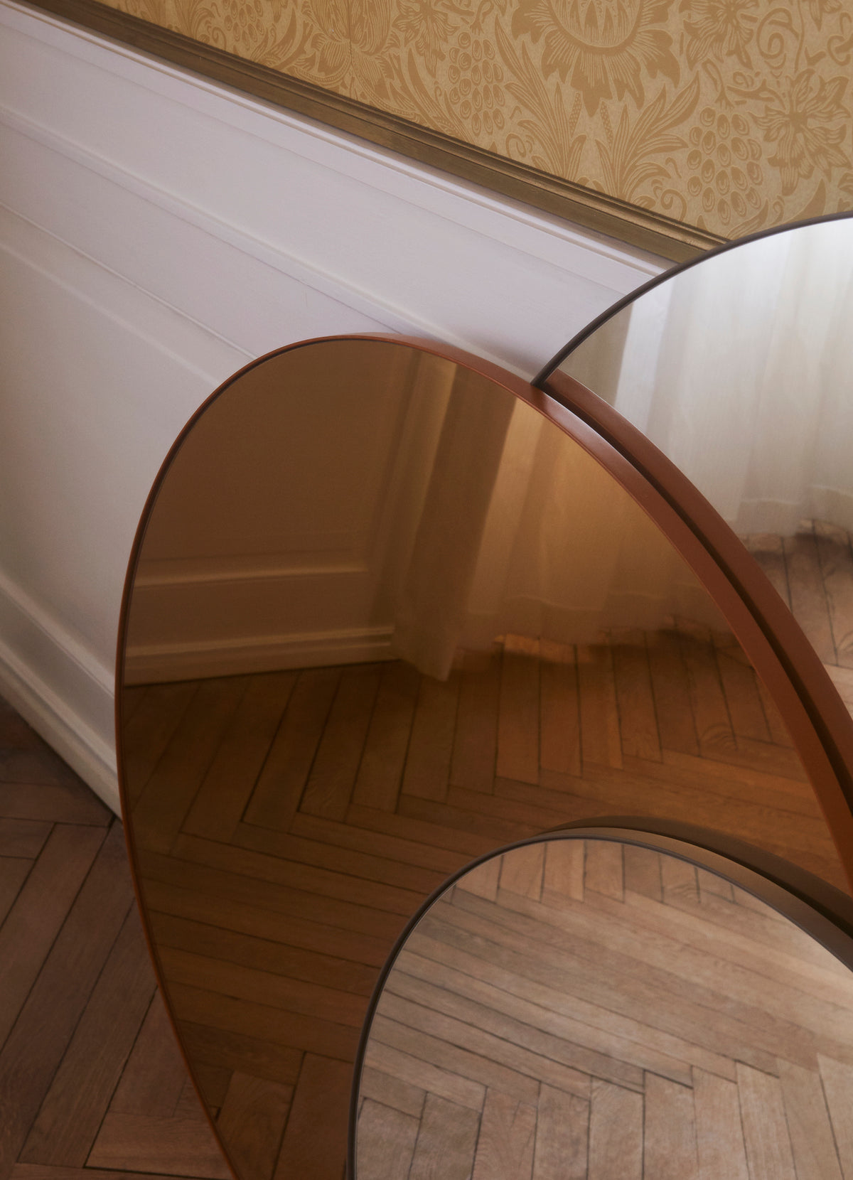 
Specchio da parete di design “Circum” Ø 90 cm - Ambra