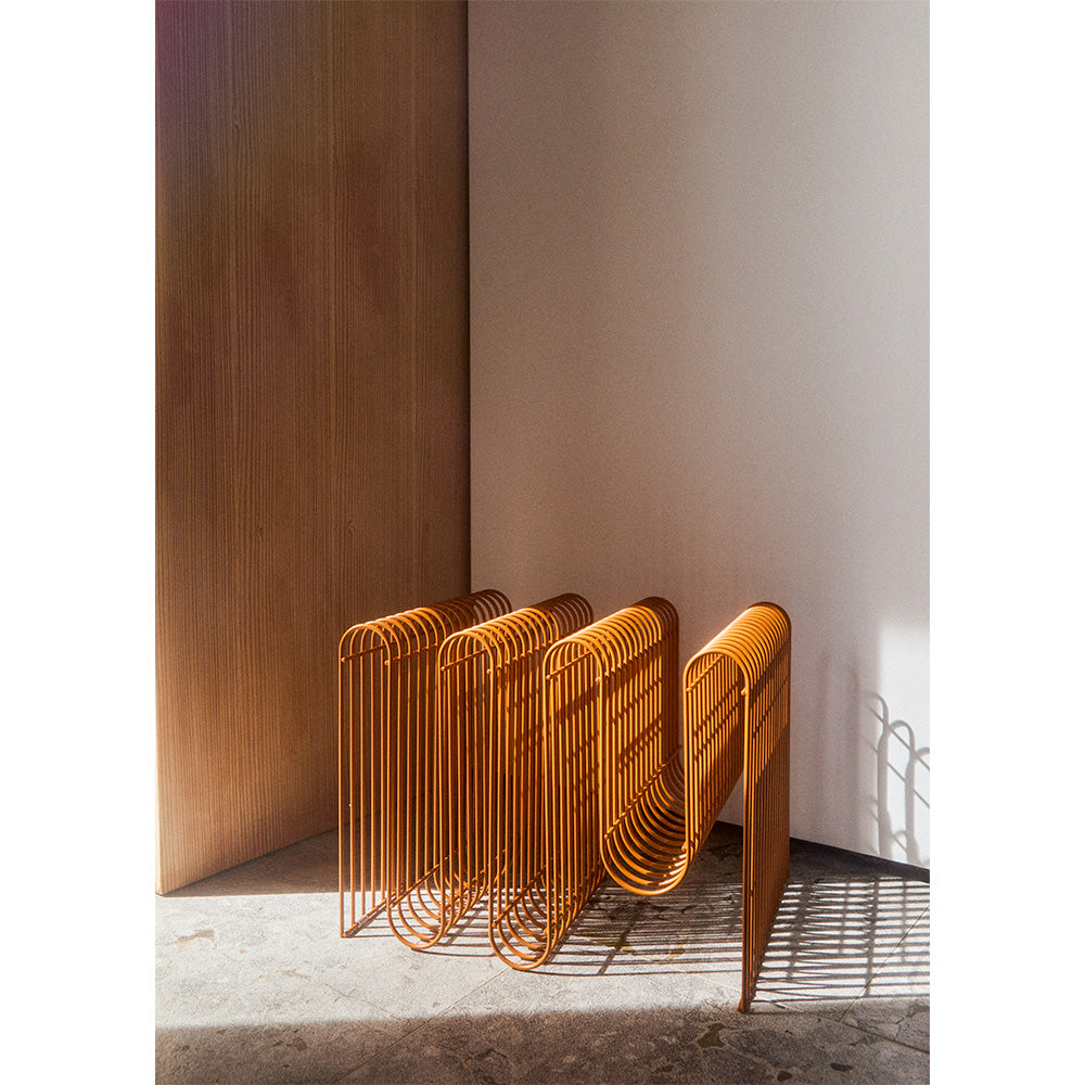 
Porte-revues design « Curva » - Ambre