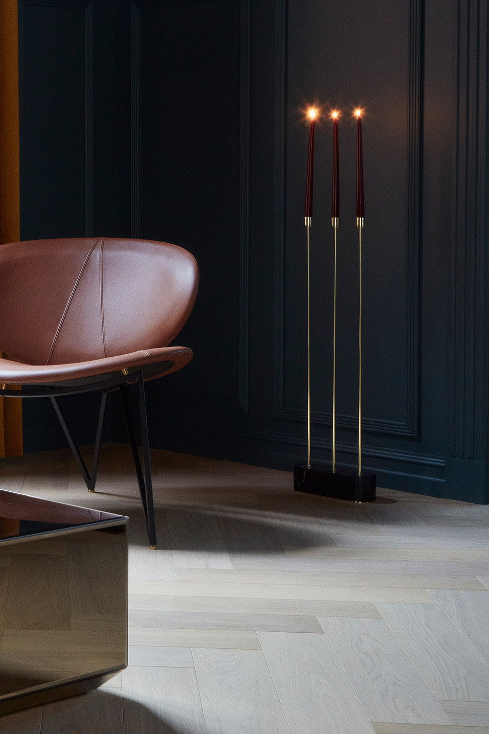 
Portacandele da pavimento di design „Grasil“ con base in marmo - nero/oro
