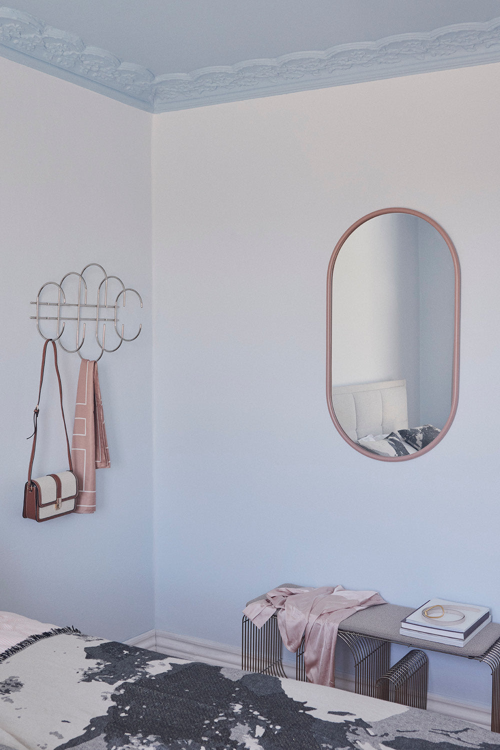 
Specchio di design “Angui”, rosa - 60 x 100 cm