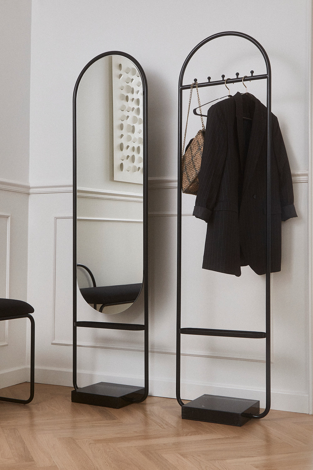 
Porte-manteau design « Angui » avec socle en marbre 180 cm