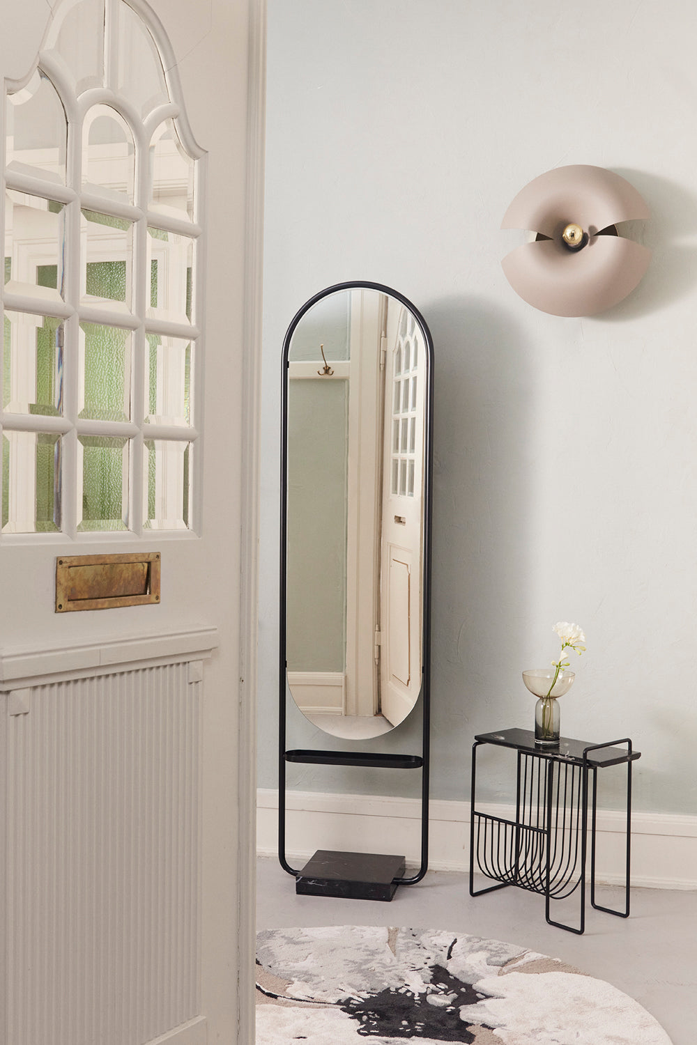 
Specchio da terra di design «Angui» con ripiano e base in marmo 180 cm