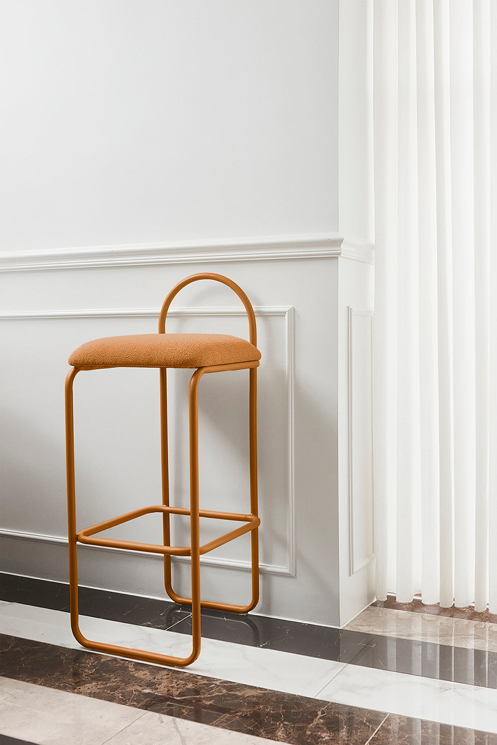 
Sgabello da bar di design «Angui», altezza della seduta 75.5 cm - Bouclé Ambra
