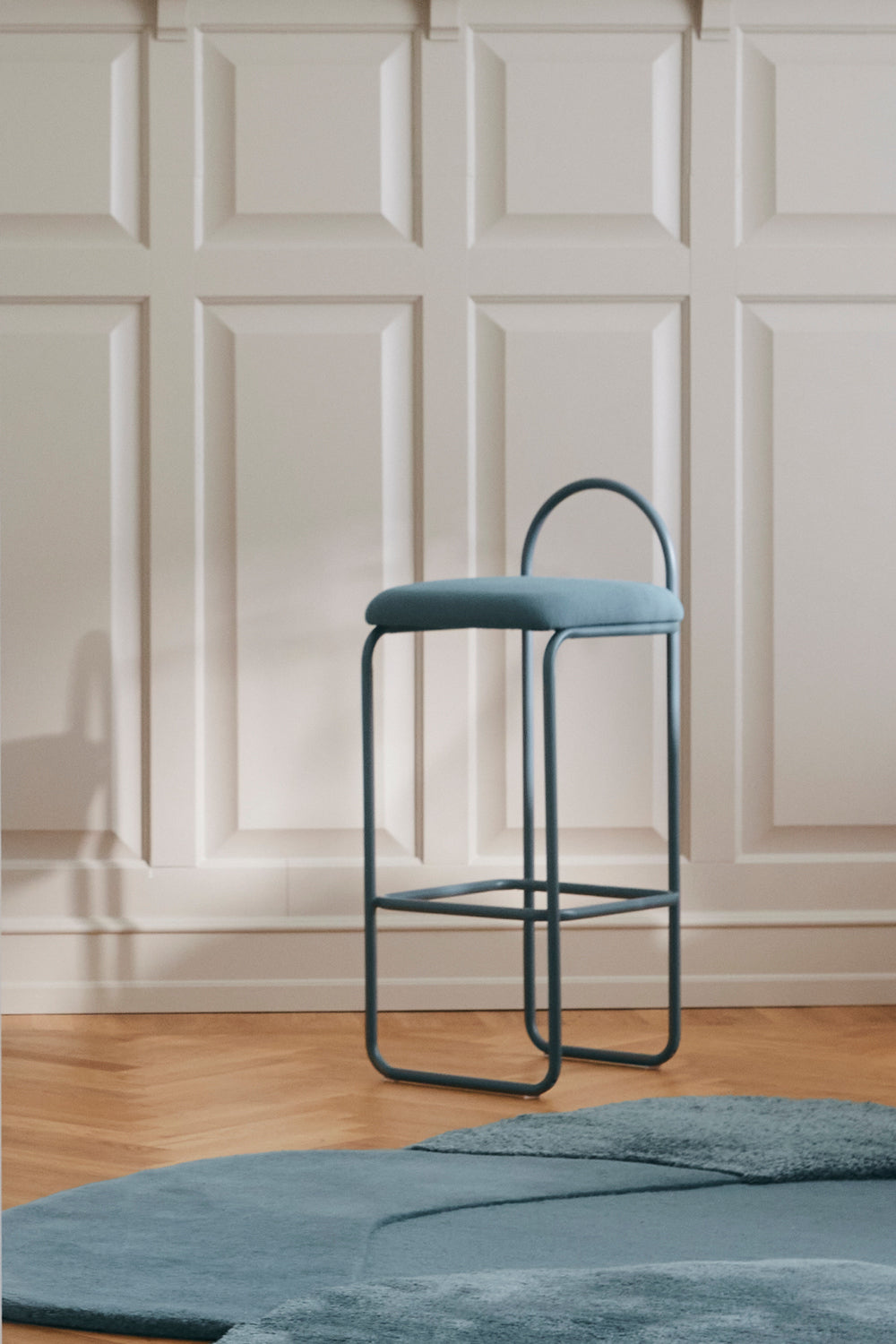
Sgabello da bar di design «Angui», altezza della seduta 75.5 cm - Bouclé Blu polvere