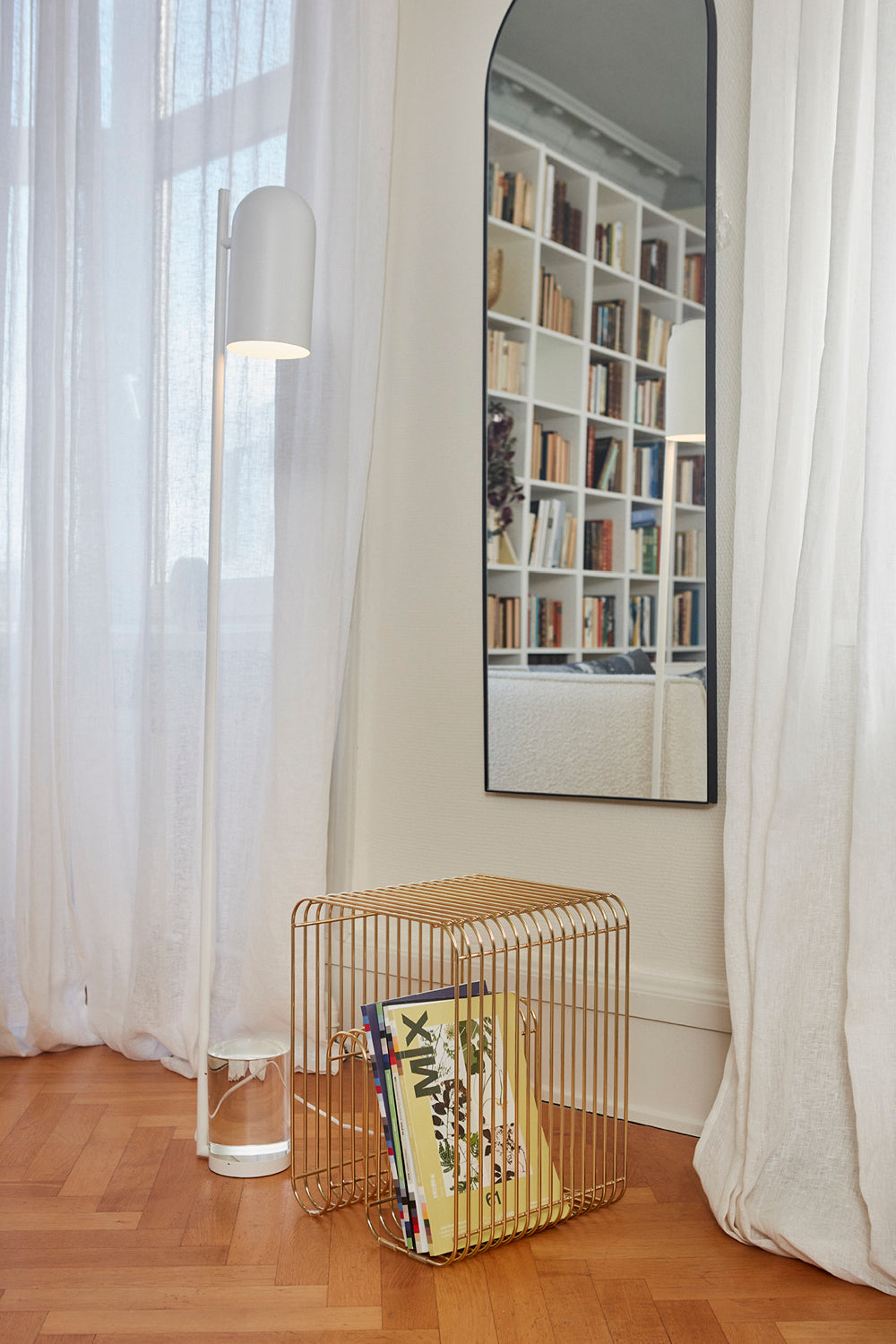 
Multifunctional Design Stool & Side Table "Curva" - Gold