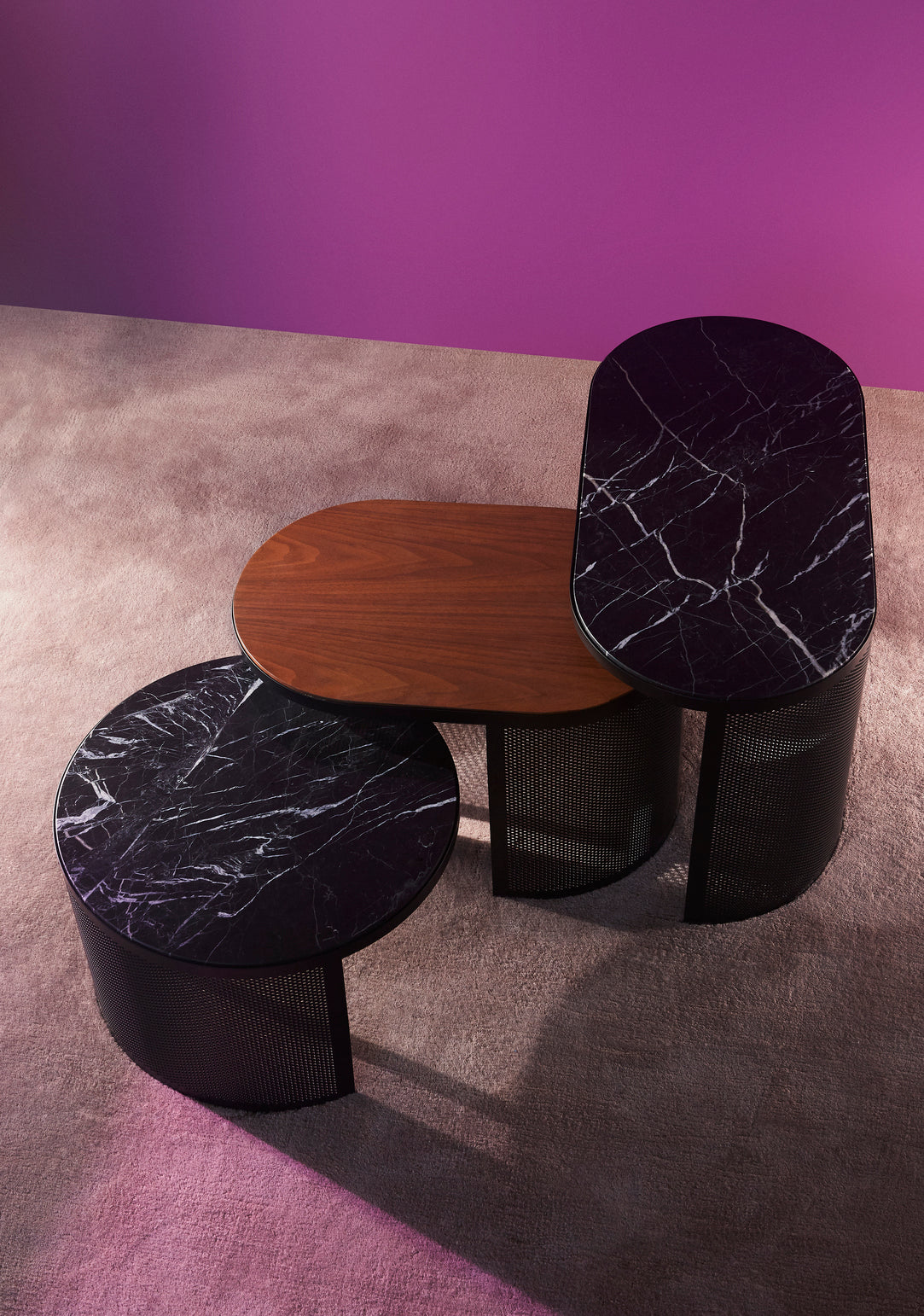 
Design Beistell-/ Couchtisch „Pausillus“ mit Nussbaum Tischplatte - 55 x 36.5 cm