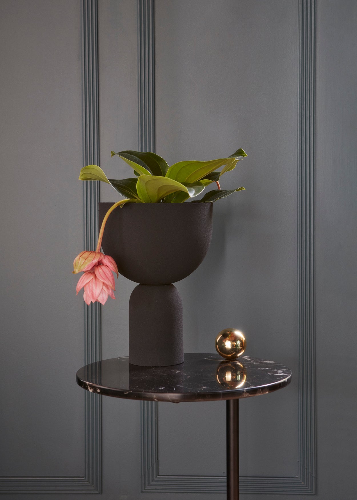 
Designer Plant Pot "Torus" Ø 22 x 30.6 cm, Black